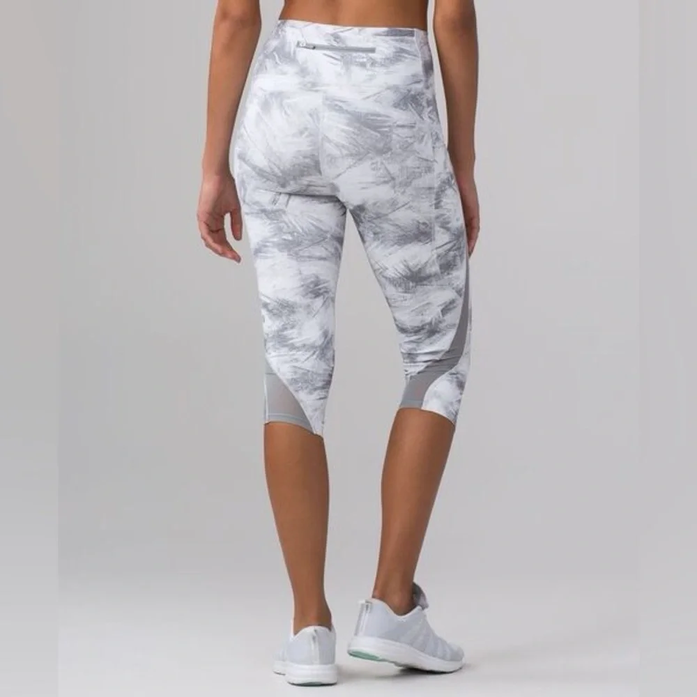 NWOT Lululemon Pace Perfect Cropped leggings white grey breeze high rise size 4
